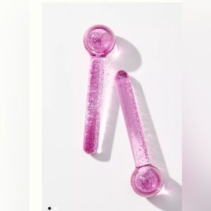 NWT Stardust Glow Facial Cooling Globes, Set of 2
NIB